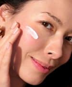 Neutrogena Clear Face Serum Sunscreen with Green Tea SPF60+ (50 ml) - Image 4
